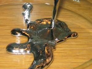 El líquido imposible que se mueve solo. / Bionerd (WIKIMEDIA)