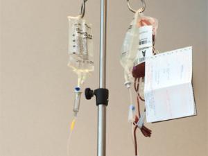 Material médico para el tratamiento de quimioterapia. / DebMomOf3 (FLICKR)