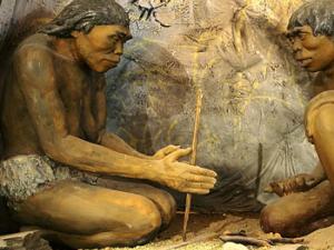 Los neandertales seleccionaban el combustible para producir humo