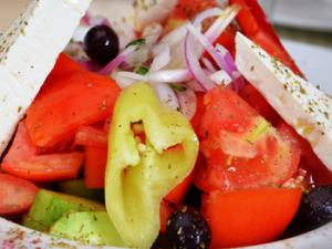 los participantes con adherencias altas al patrón Mediterráneo presentaron la mitad de riesgo de desarrollar un tumor maligno de estómago que aquellos con adherencias bajas. / uvlik05 (PIXABAY)L