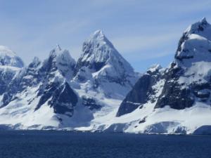 Su misión es investigar un ecosistema marino misterioso que ha estado oculto bajo un iceberg que se desprendió de la barrera de hielo Larsen en julio de 2017. / ArvidO (PIXABAY)