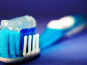 ¿Guarda alguna relación la gingivitis con el alzhéimer?