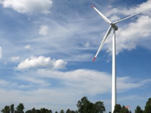 Campo abierto con energía eólica. / b1-foto (PIXABAY)