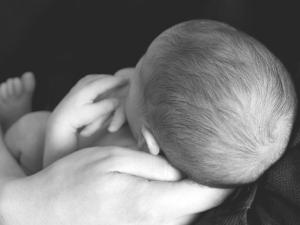 Bebé recién nacido. / jakobking85 (PIXABAY)