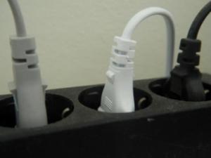 El creador del artefacto, Ricardo García Torres, indicó que el 100 % de los hogares en México gastan más energía eléctrica de lo que realmente utilizan debido a los consumos fantasmas. / flockine (PIXABAY)