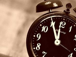 Un 84 % de los ciudadanos europeos y un 93 % de los españoles que participaron en la consulta pública sobre el cambio de hora en la Unión Europea (UE) se pronunciaron a favor de eliminar esta práctica, según los resultados preliminares de la encuesta publicados hoy por la Comisión Europea (CE).