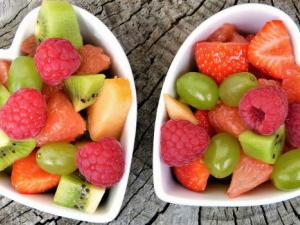 El 9% de los tumores está asociado a una dieta pobre en fruta, verdura y con exceso de carne roja, de sal o de alimentos procesados. / silviarita (PIXABAY)