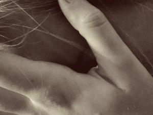 Los resultados confirman una asociación positiva entre el tiempo que pasan ante una pantalla y la exposición al acoso cibernético. / Counselling (PIXABAY)