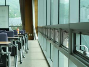 Para Tourón, se trata de que los docentes ya no sean "expositores y transmisores de conocimientos ni la única fuente de los mismos" y que los alumnos dejen de ser "sujetos pacientes que escuchan, anotan, memorizan y repiten". / fudowakira0 (PIXABAY)