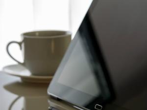 El documento indica que un 40% de estas entidades pretende desarrollar la aplicación de nuevas tecnologías como principal objetivo de su estrategia digital. / Photo-Mix (PIXABAY)