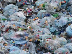 Plásticos en el pescado, la sal, el agua... la amenaza que exige actuar ya