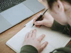 el sistema educativo de nuestro país y el mercado laboral siguen caminos muy distintos. / Studio32 (PIXABAY)