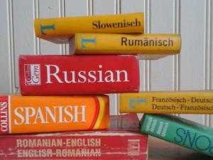 Con independencia del idioma, los oyentes se hacen una idea de la personalidad del hablante a través de su voz