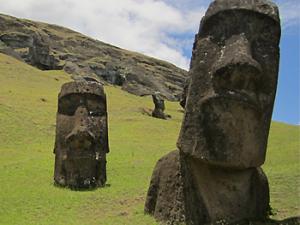 Esculturas de la Isla de Pascua. / Marlhans (PIXABAY)