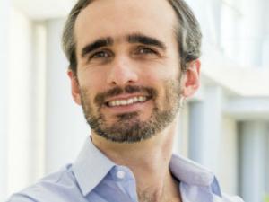 Juan José Vilatela. Investigador Senior del Instituto IMDEA Materiales y premio de Investigación 2018 de la Comunidad de Madrid "Miguel Catalán" a investigadores de menos de cuarenta años.