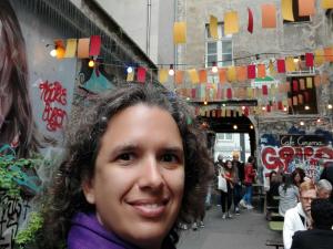 Paula Angelomé. Doctora en Química Inorgánica, Analítica y Química Física. Licenciada en Ciencias Químicas. Investigadora en el Instituto de Nanociencia y Nanotecnología (INN), Gerencia de Area de Investigación y Aplicaciones no nucleares de la Comisión Nacional de Energía Atómica (CNEA).