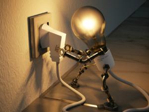 El profesorado juega un papel clave en el fomento de la vocación científica y constituye una base fundamental para poder trasladar la pasión por esta disciplina a los jóvenes. / ColiN00B (PIXABAY)