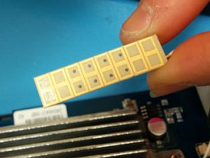 Antena de un dispositivo de ondas milimétricas con 16 elementos de transmisión. A mayor número de elementos, mejor calidad de señal.