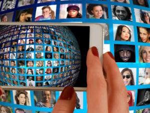 Recabar y procesar datos personales para después ofrecérselos a entidades interesadas en ellos implica mantener un equilibrio entre preservar las enormes ganancias que genera el sector y la preocupación por la intimidad de los usuarios de Internet. / geralt (PIXABAY)