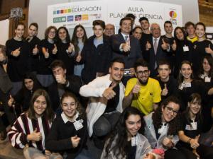 Cerca de 3.000 estudiantes, 250 alumnos-monitores y 120 profesores y científicos han participado en esta fiesta de la ciencia que tuvo lugar el viernes pasado en el Salón Internacional del Estudiante y de la Oferta Educativa, AULA 2018.