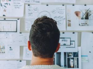 La universidad se apoya en la certificación "business mentor madri+d" para potenciar el mentoring de calidad dirigido a estudiantes.