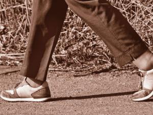 Análisis del modo de caminar para detectar la llegada del Mal de Alzheimer. / MabelAmber (PIXABAY)