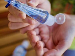 sanitizing-g6e59a1608_1280.