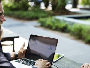 El idioma de la conversación influye en la 'sincronización' de nuestros cerebros