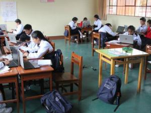 La hostilidad en el aula empuja al alumno a buscar reconocimiento en la red. / José Alva / Prensa Minedu (FLICKR)