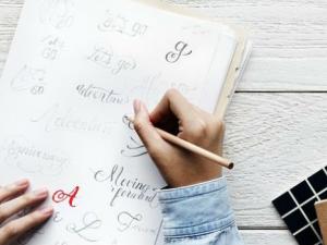 ¿La letra 'A' es de color rojo en distintos idiomas?