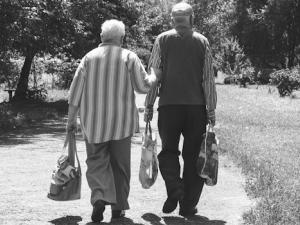 Publican una escala que evalúa buenas prácticas en el trato a personas mayores