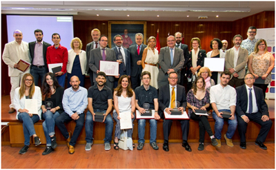 Foto de todos los premiados con los miembros de la mesa presidencial. / Alfredo Matilla. Foto de todos los premiados con los miembros de la mesa presidencial. / Alfredo Matilla.