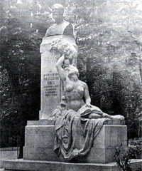 Monumento al Dr. Blas Lázaro Ibiza en el parque madrileño de El Retiro. La Esfera, 13-VI-1925