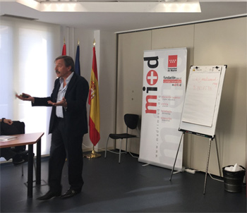 Jaime Ros, experto en comunicación, durante el taller. / madri+d